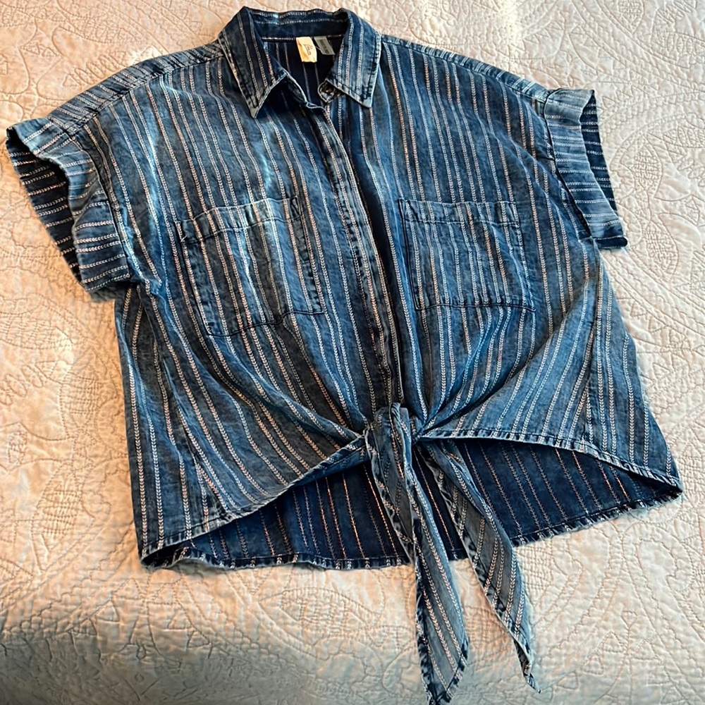 Boutique style denim top, size S, medium wash denim with metallic detail